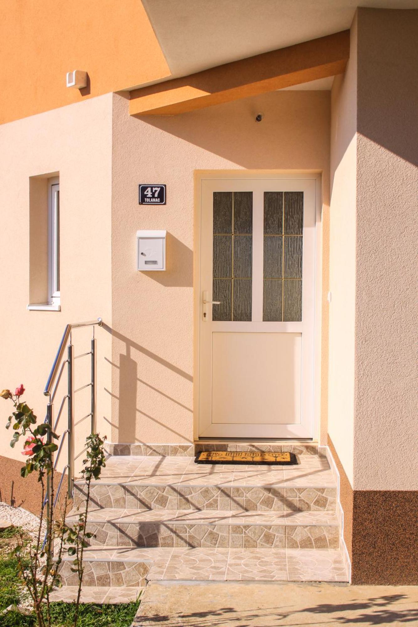 Nadalina Apartment Kaštel Stari Екстериор снимка