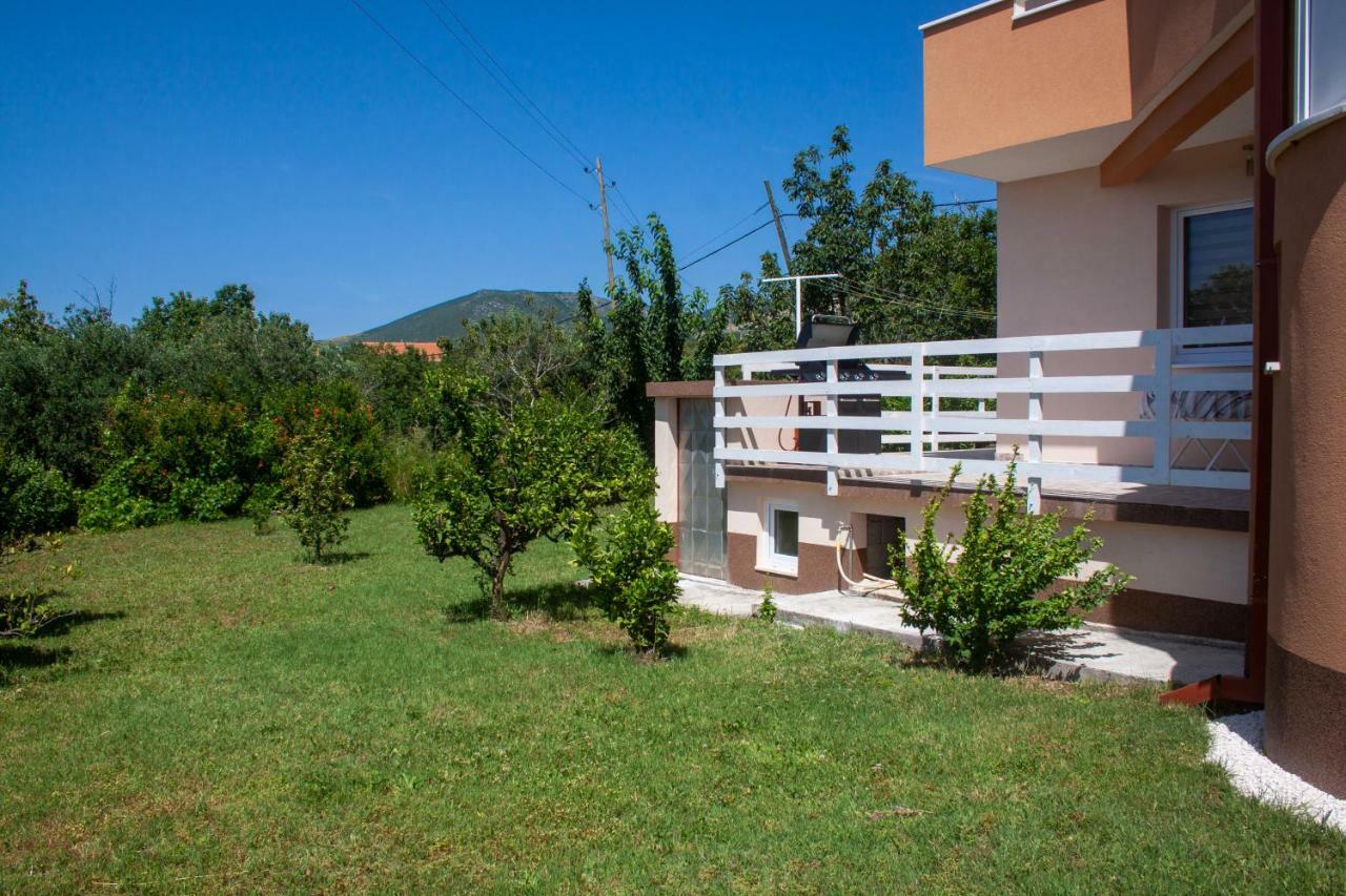 Nadalina Apartment Kaštel Stari Екстериор снимка